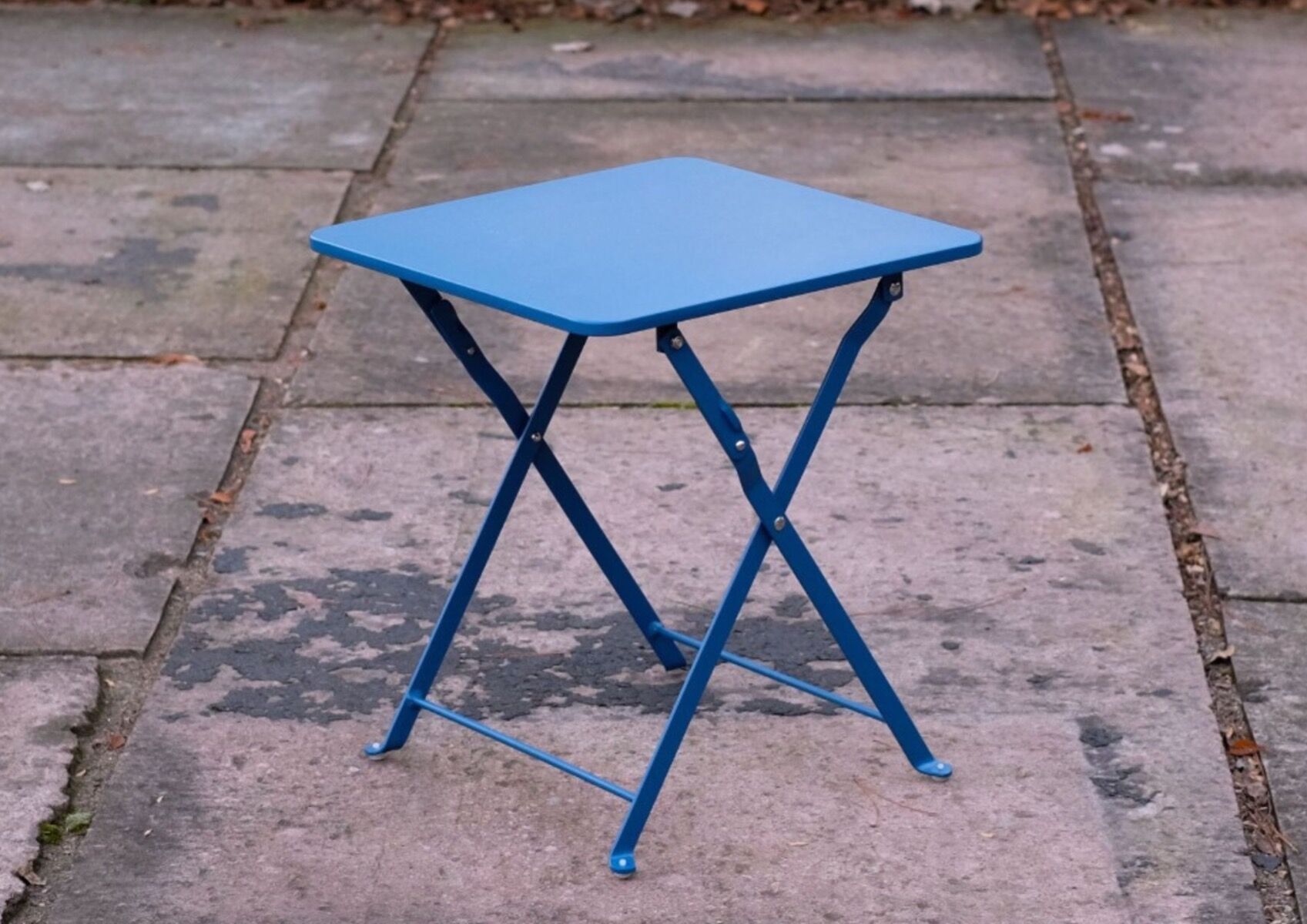 Table à langer pliable avec structure en fer de couleur gris taupe